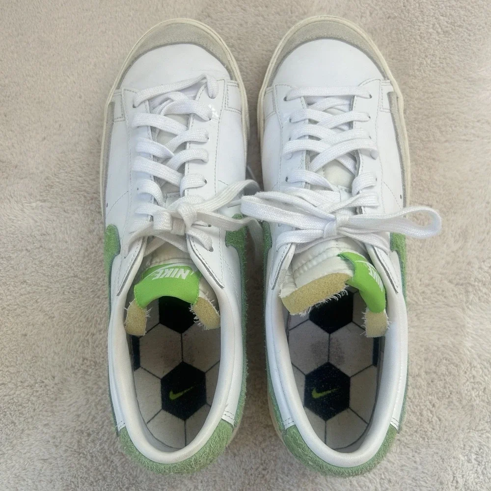 Nike Blazer '77 Vintage Low Soccer 10.5 White Green Sports OG DJ6193-100 EUC